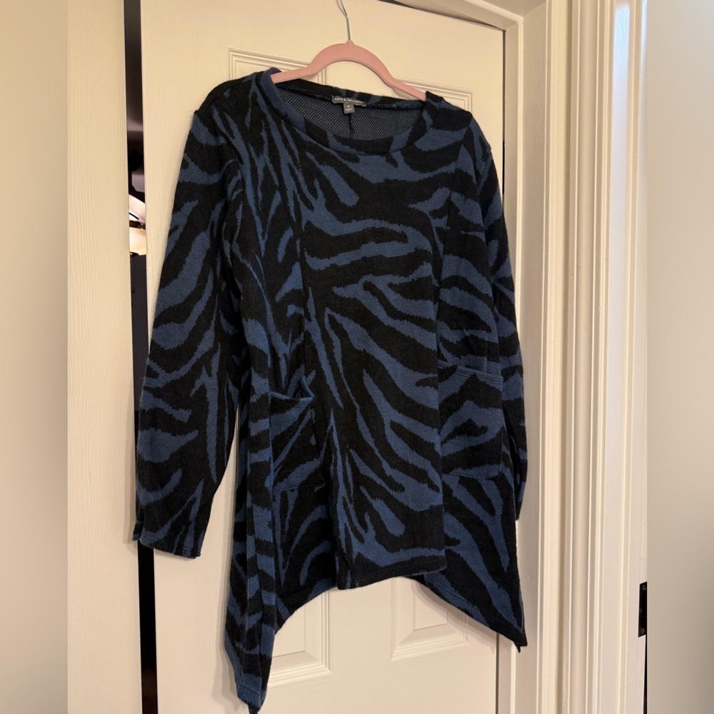 Kate & Mallory Animal Printed Brushed Knit Long Sleeve Swing Fit Tunic Size M - Picture 2 of 4